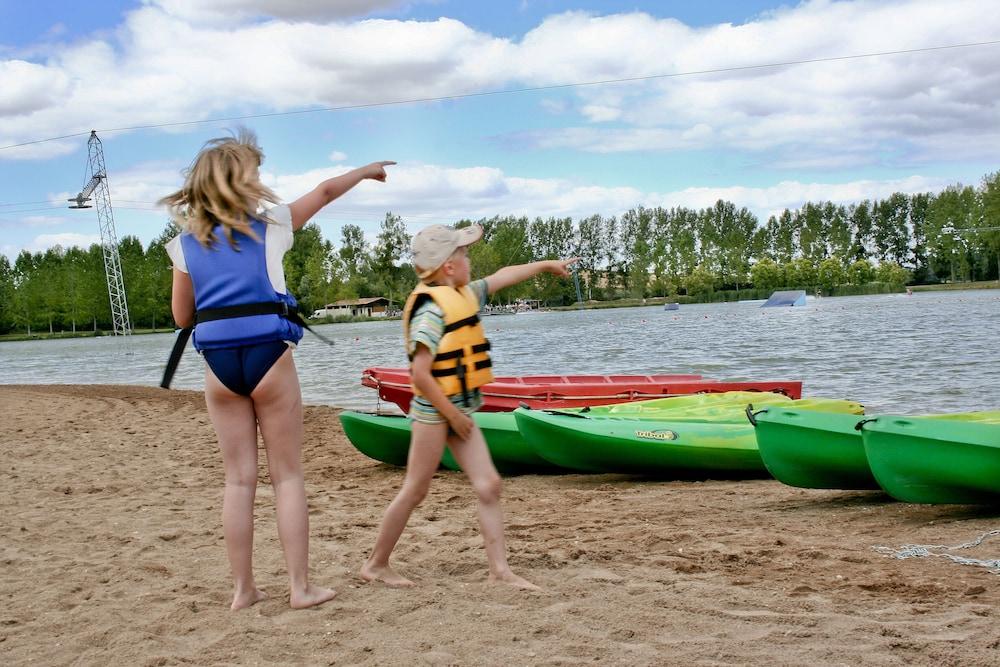 Terres De France - Moncontour Active Park
